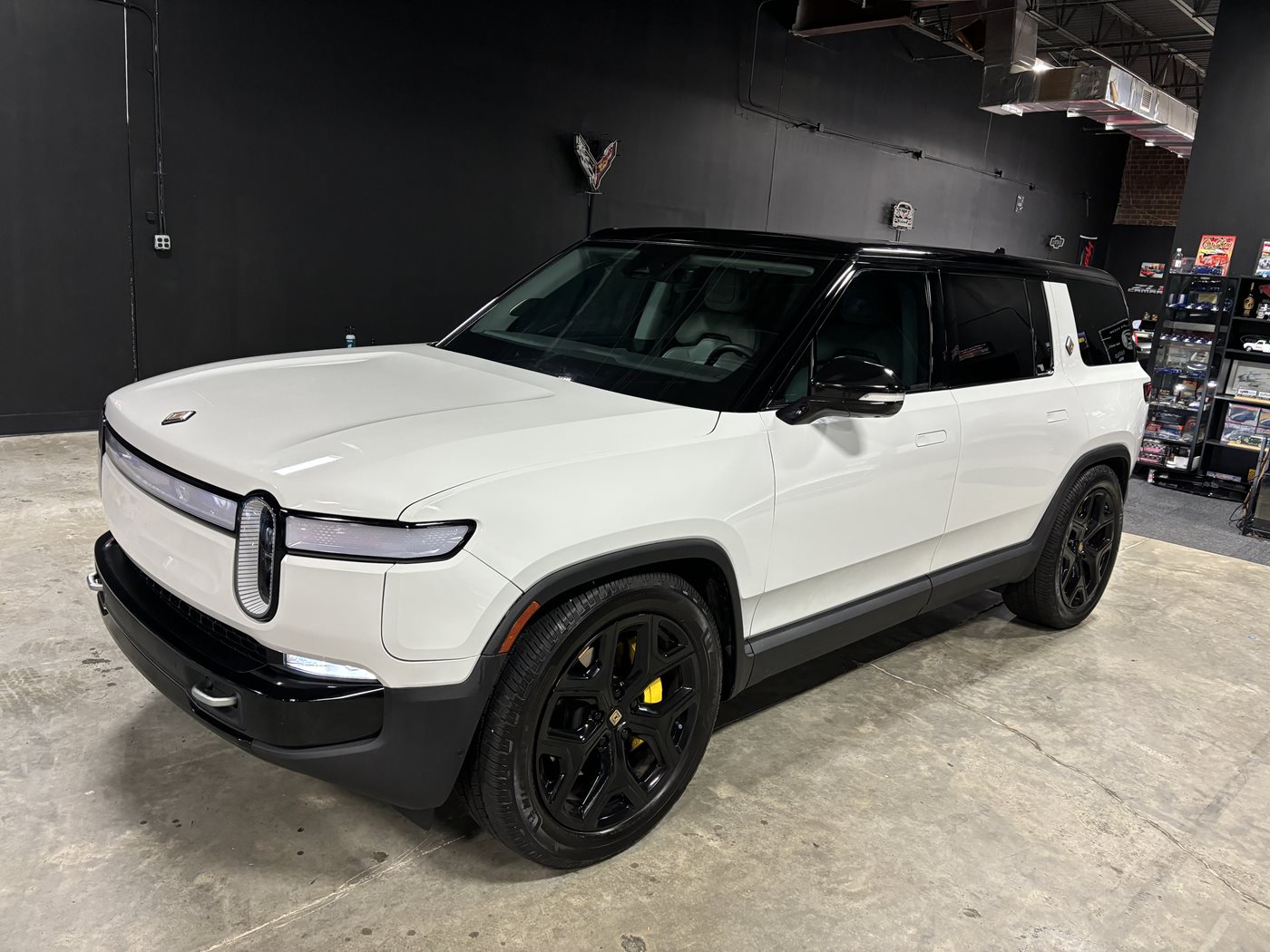 2024 Rivian R1S Adventure Dual Motor AWD